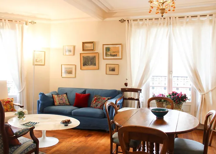 公寓 Timeless In A Haussmannian Building *