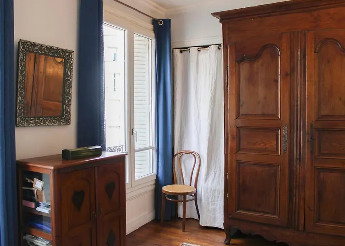 Timeless In A Haussmannian Building 巴黎