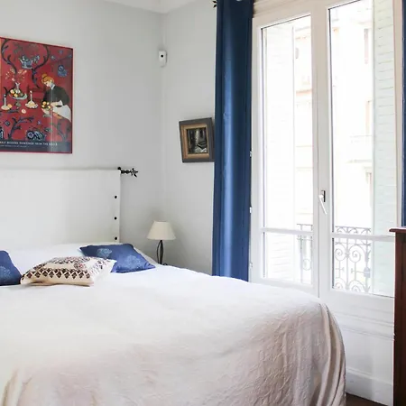 Timeless In A Haussmannian Building