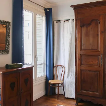 Timeless In A Haussmannian Building 巴黎